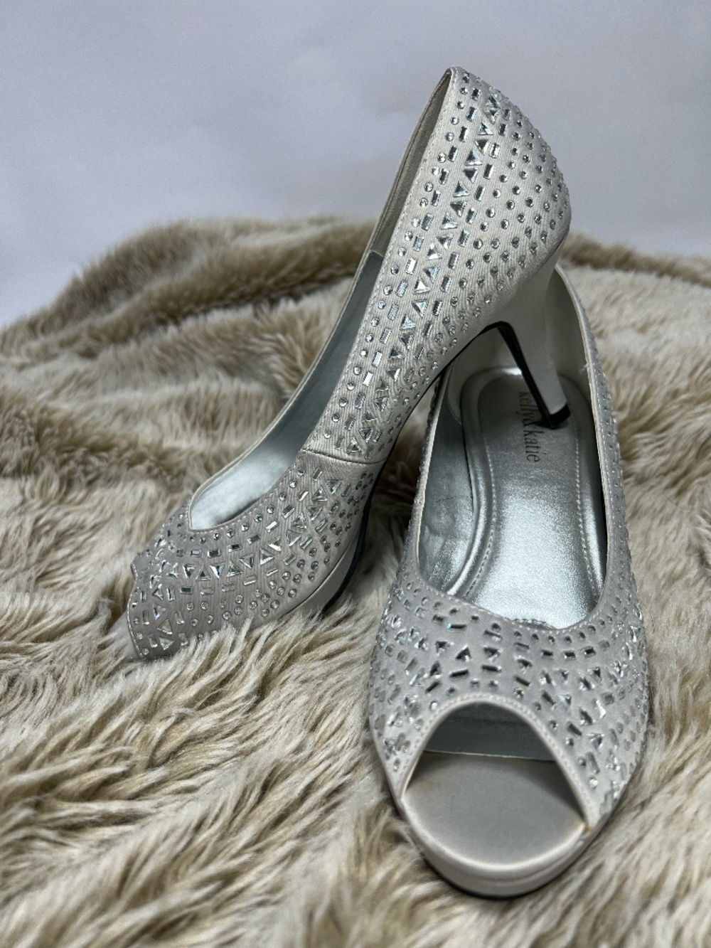 Kelly & Katie Gray Open-Toe Heels size 8